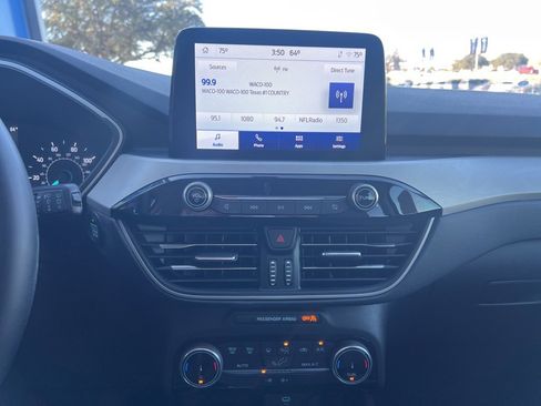 Used 2022 Ford Escape SE w/ SE Sport Appearance Package image 30