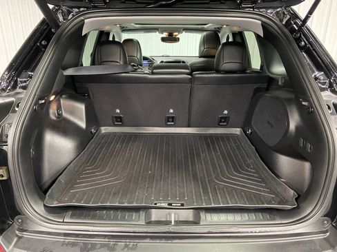 Used 2022 Jeep Cherokee Limited image 11