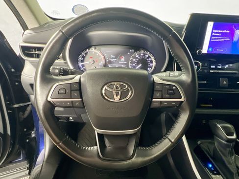 Used 2023 Toyota Highlander XLE AWD/4WD image 17