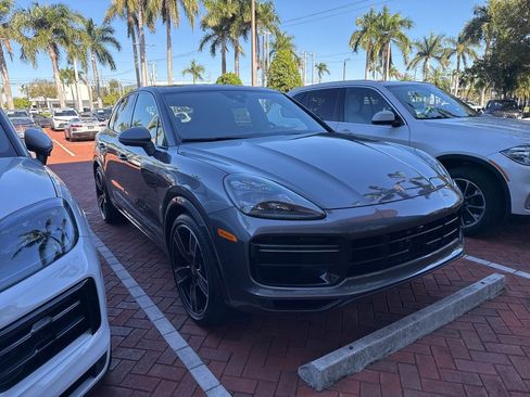 Used 2023 Porsche Cayenne Turbo image 2