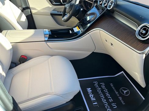 Certified 2025 Mercedes-Benz GLC 300 4MATIC image 12
