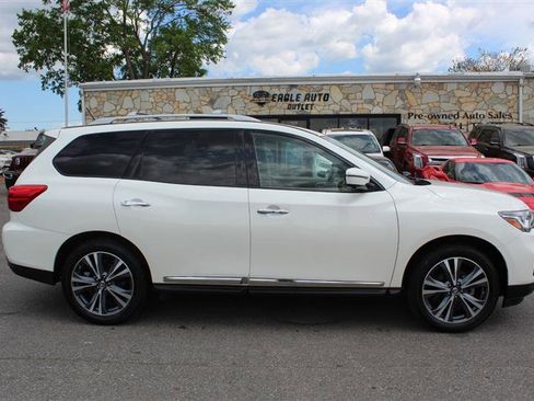 Used 2017 Nissan Pathfinder Platinum w/ Family Entertainment Package image 8