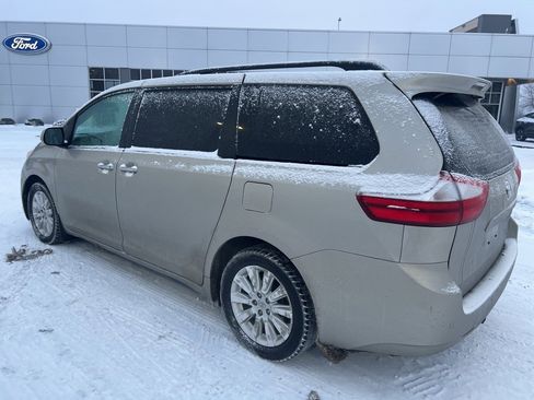 Used 2016 Toyota Sienna XLE image 9