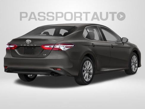 Used 2019 Toyota Camry SE FWD image 2