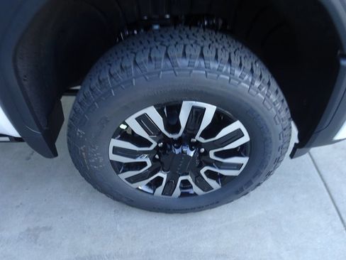 New 2026 GMC Sierra 2500 Denali Ultimate AWD/4WD image 12