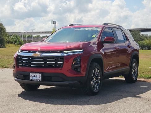 Used 2026 Chevrolet Equinox LT w/ Safety and Technology Package FWD image 2