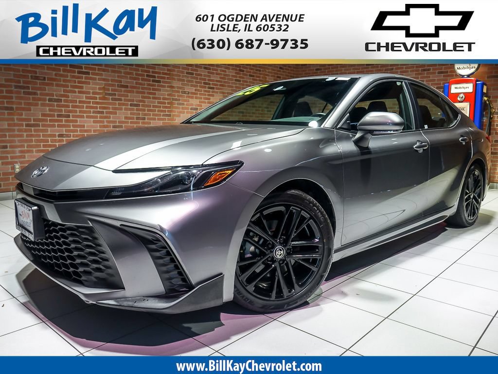 Used 2025 Toyota Camry SE FWD image 1