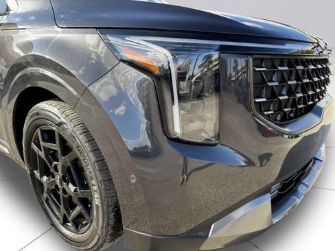 Used 2025 Kia Carnival SX w/ SX Dark Edition Package image 10