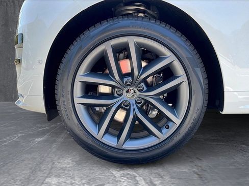 Used 2025 Land Rover Range Rover Sport Dynamic SE image 13