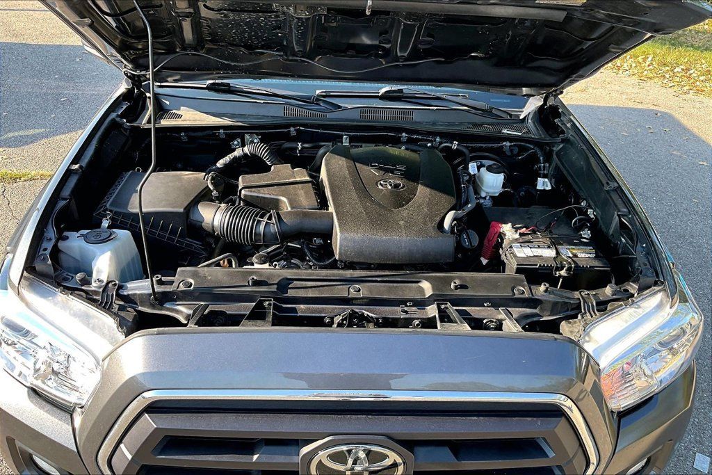 Used 2024 Toyota Tacoma TRD Sport AWD/4WD image 12