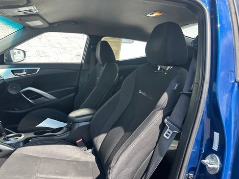 Used 2016 Hyundai Veloster FWD image 5
