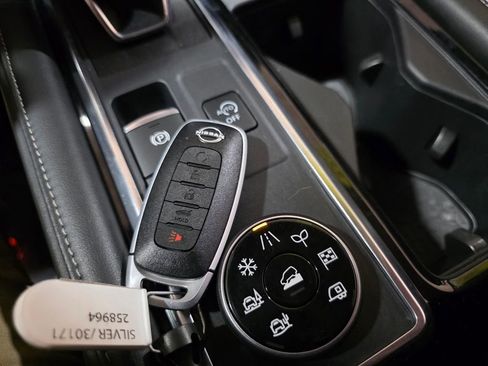 Used 2023 Nissan Pathfinder SL AWD/4WD image 19