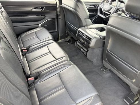 Used 2024 Jeep Wagoneer L Series III w/ Flexible Seating Group AWD/4WD image 23