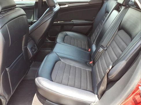 Used 2018 Ford Fusion SE w/ Equipment Group 201A FWD image 10