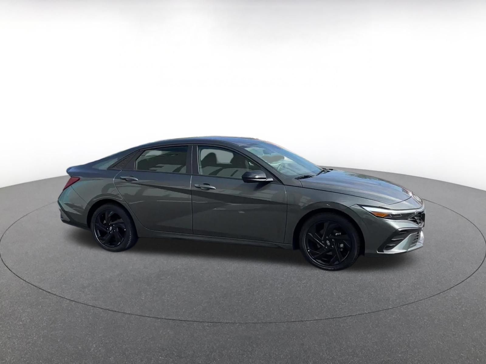 Used 2026 Hyundai Elantra Sport FWD image 2