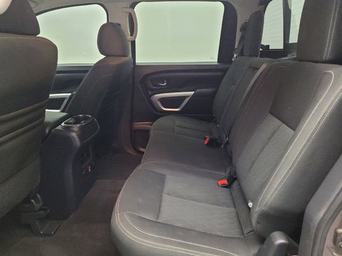 Used 2019 Nissan Titan SV w/ SV Convenience Package image 18