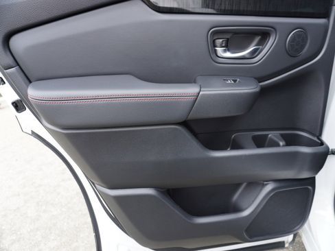 Used 2025 Honda Pilot Black Edition image 15