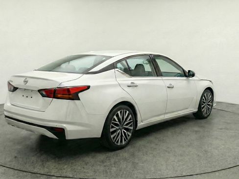 Used 2025 Nissan Altima 2.5 SV FWD image 9