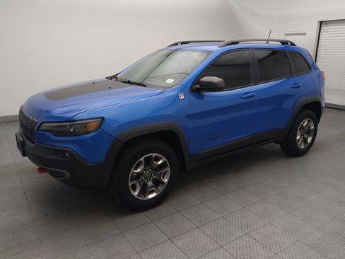 Used 2019 Jeep Cherokee Trailhawk w/ Cold Weather Group AWD/4WD image 2