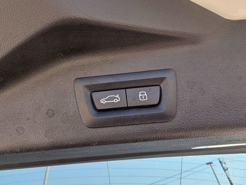 Used 2025 BMW X5 xDrive50e image 28