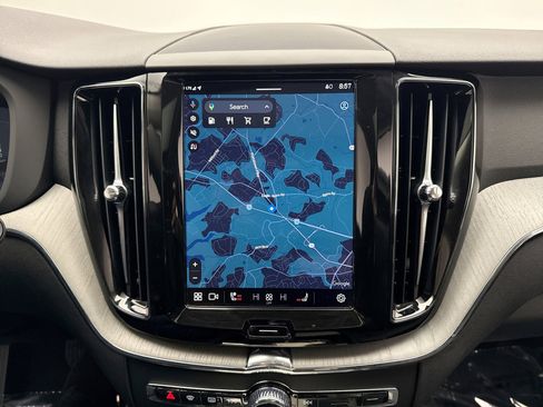 Used 2025 Volvo XC60 B5 Plus image 15