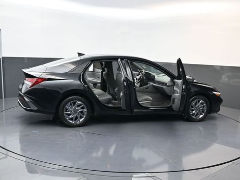 Certified 2024 Hyundai Elantra SEL image 27