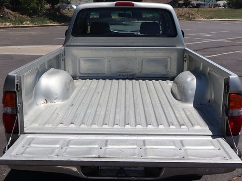 Used 2002 Toyota Tacoma 2WD Xtracab w/ SR5 Pkg w/ Chrome Pkg image 14