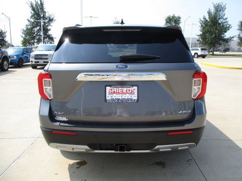 Used 2024 Ford Explorer XLT w/ Equipment Group 202A AWD/4WD image 5