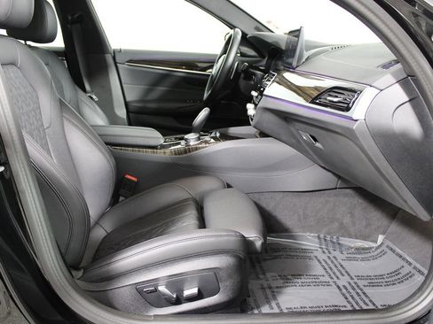 Used 2023 BMW 530e w/ M Sport Package image 15