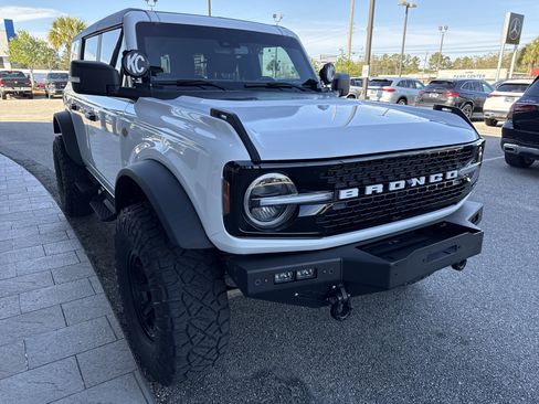 Used 2023 Ford Bronco Wildtrak image 5