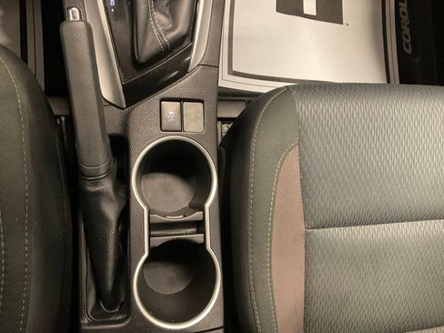 Used 2017 Toyota Corolla LE image 18
