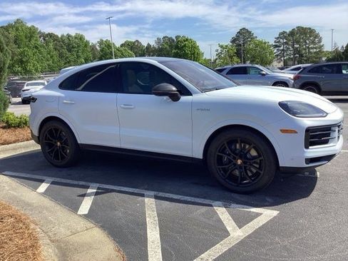 Used 2026 Porsche Cayenne E-Hybrid AWD/4WD image 2