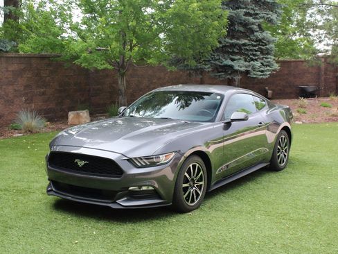 Used 2017 Ford Mustang Coupe RWD image 11
