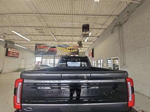 Used 2025 Ford F250 Platinum w/ FX4 Off-Road Package image 7
