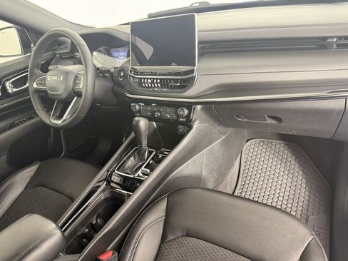 Used 2024 Jeep Compass Latitude w/ Convenience Group AWD/4WD image 11