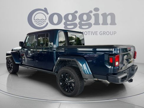 Used 2025 Jeep Gladiator Sport AWD/4WD image 3