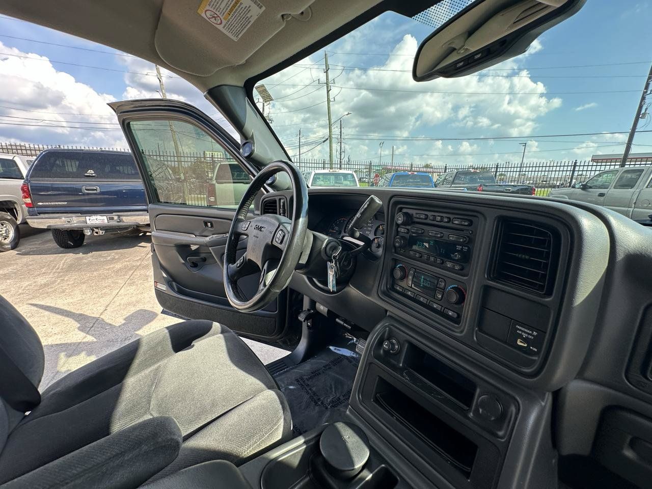 Used 2005 GMC Sierra 2500 SLE w/ Heavy-Duty Power Package AWD/4WD image 76