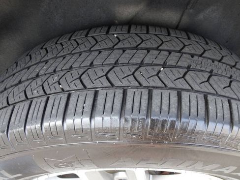 Used 2018 GMC Acadia SLE w/ Driver Alert Package I AWD/4WD image 12