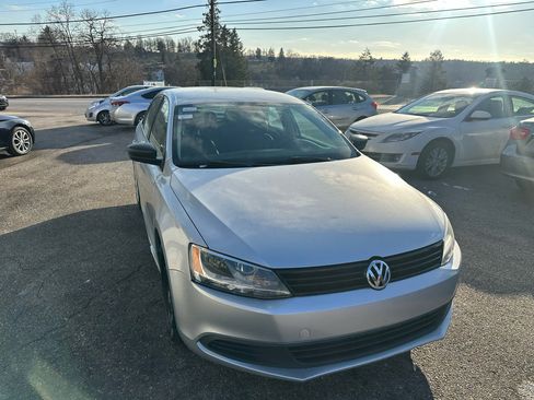 Used 2012 Volkswagen Jetta S image 4
