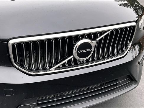 Used 2025 Volvo XC40 B5 Core w/ Protection Package Premier image 33