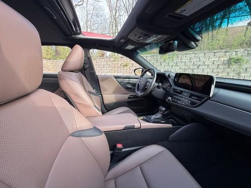 Certified 2024 Lexus ES 250 w/ Premium Package image 13