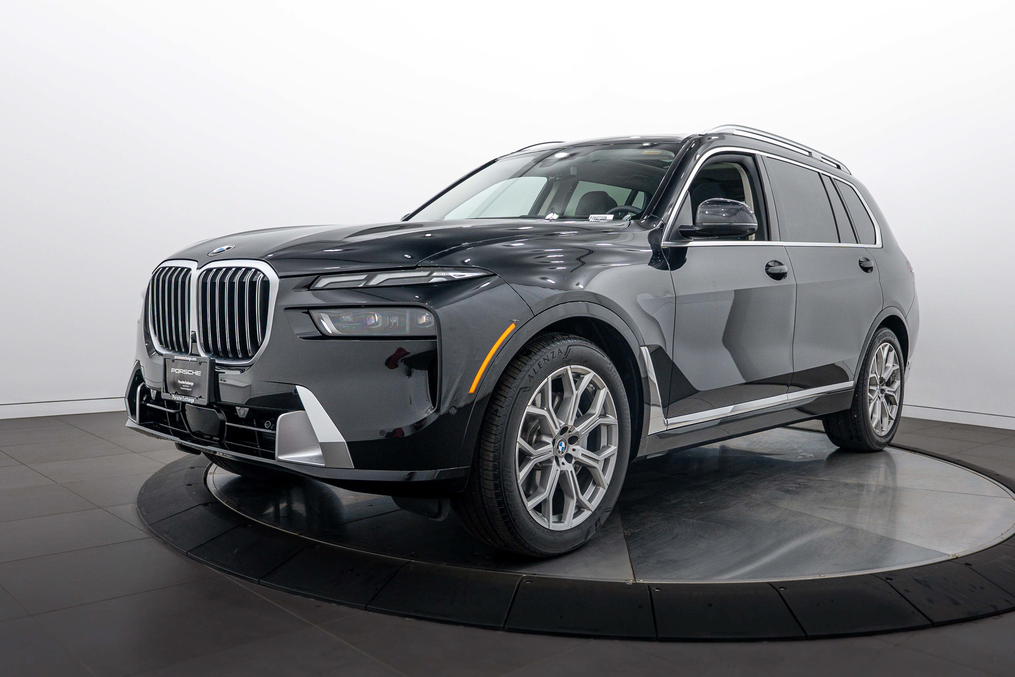 Used 2025 BMW X7 xDrive40i w/ Premium Package AWD/4WD image 1