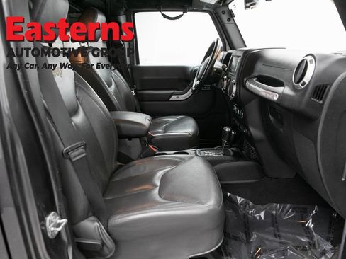 Used 2017 Jeep Wrangler Unlimited Sahara w/ Dual Top Group AWD/4WD image 24