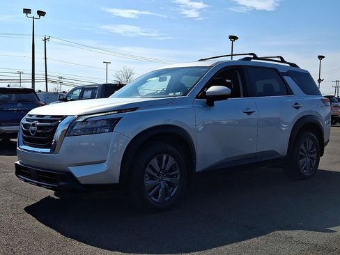 Certified 2025 Nissan Pathfinder SV w/ SV Premium Package image 3