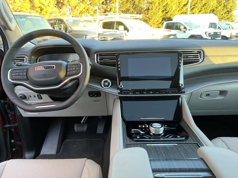 Used 2024 Jeep Wagoneer Series II w/ Premium Group I image 20