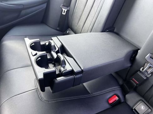 Used 2022 BMW 530e w/ Premium Package image 15