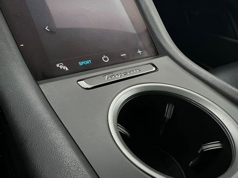 Used 2020 Porsche Taycan 4S image 62