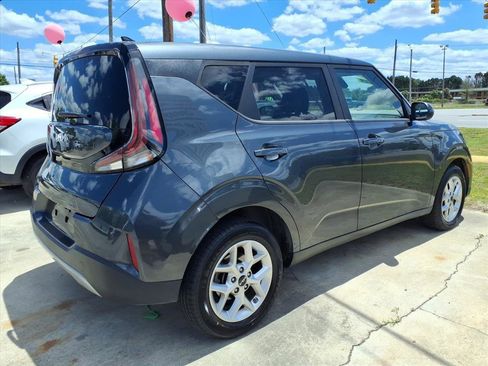 Used 2024 Kia Soul LX w/ Option Group 015 FWD image 2