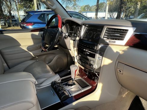 Used 2014 Lexus LX 570 4WD image 48