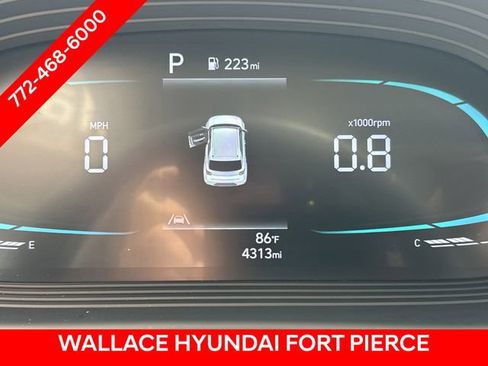 Used 2024 Hyundai Venue SEL FWD image 30